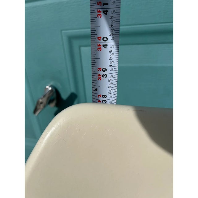 Mid Century Fiberglass Shell Indoor/Outdoor Tulip Swivel Bar Stools - Set of 2 For Sale - Image 9 of 10