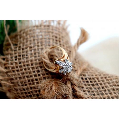 Two-Tone Gold Ring with Diamonds For Sale - Image 4 of 7