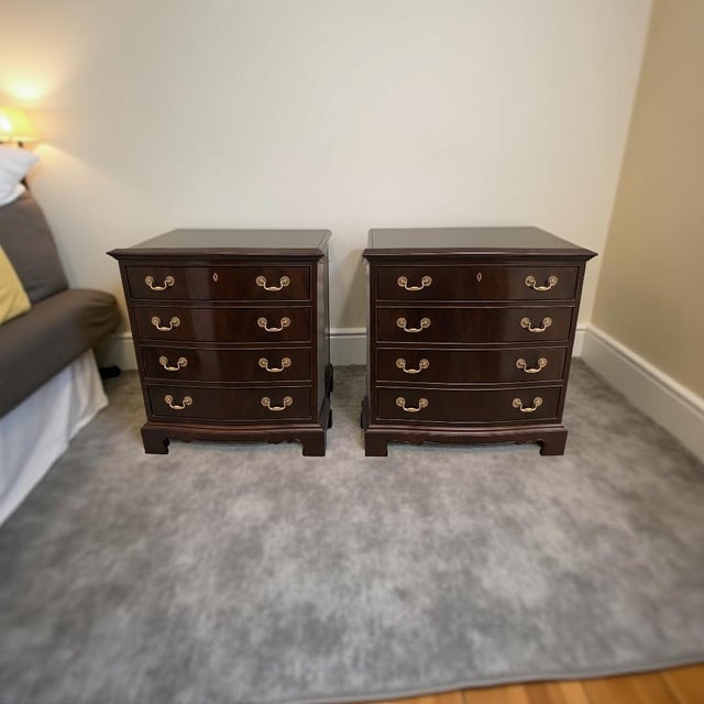 Heritage Furniture Late 20th Century Heritage Furniture Serpentine Front Nightstands With Bombe-Inspired Curves – Pair For Sale - Image 4 of 11