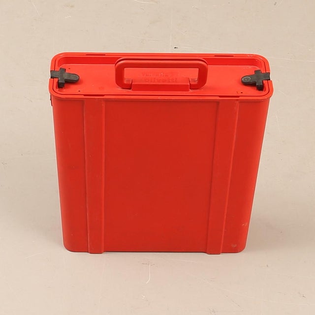 Valentine Typewriter from Olivetti Synthesis, 1969, in Very Good conditions. Designed 1960 to 1969 This piece has an...