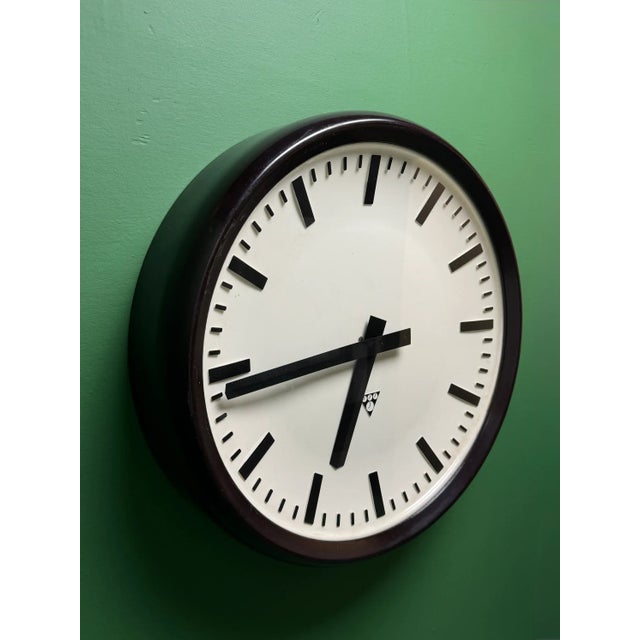Bauhaus Large Czech Bakelite Factory Clock from Pragotron, 1948 For Sale - Image 3 of 9