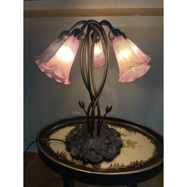 1980s Tiffany Inspired Design 5 Lily Shape Lamp For Sale In New York - Image 6 of 7
