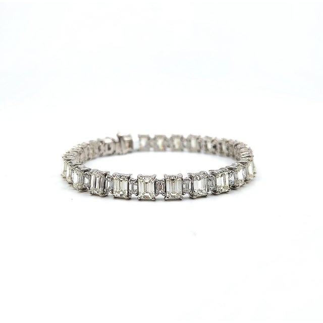 White 17.55 Ct Emerald Cut & Baguette Bracelet For Sale - Image 8 of 8