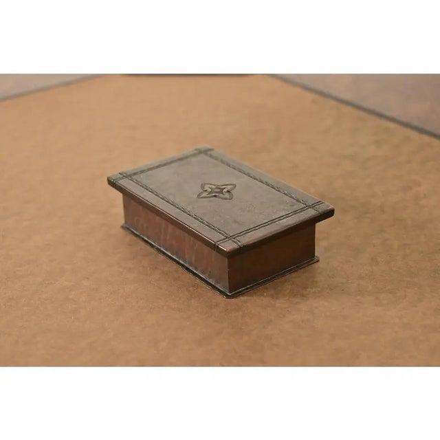 Roycroft Arts & Crafts Hammered Copper Quatrefoil Stamp Box For Sale - Image 12 of 12
