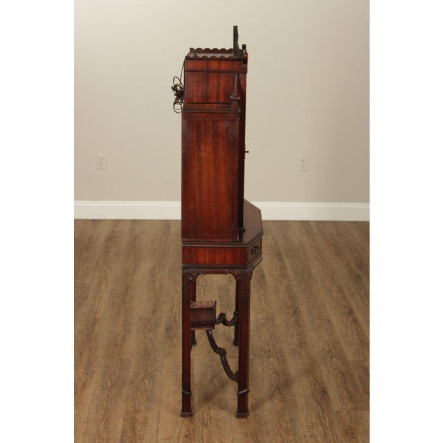 Weiman Heirloom Quality Chinese Chippendale Style Mahogany Vitrine Display Cabinet For Sale - Image 13 of 18