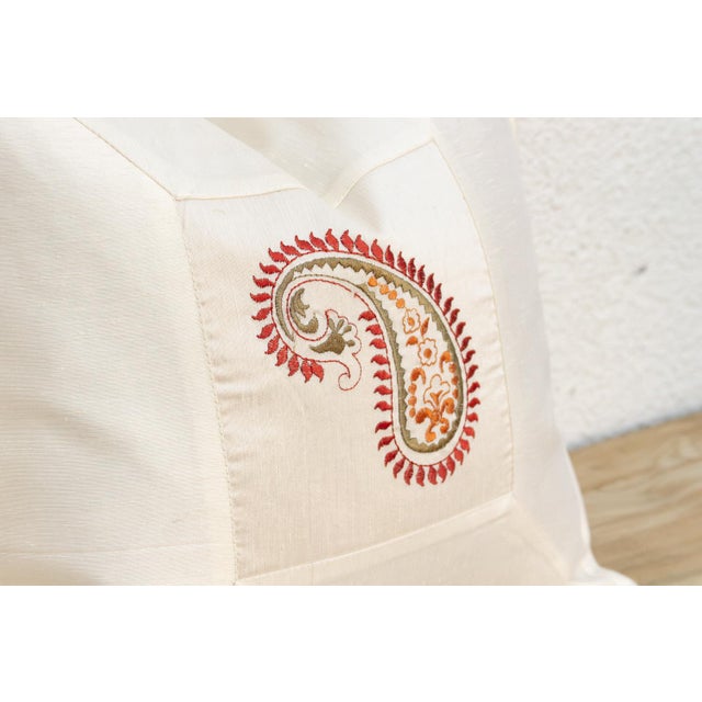 Pair of Ambi Ivory Paisley Pillow Cover For Sale In Los Angeles - Image 6 of 8