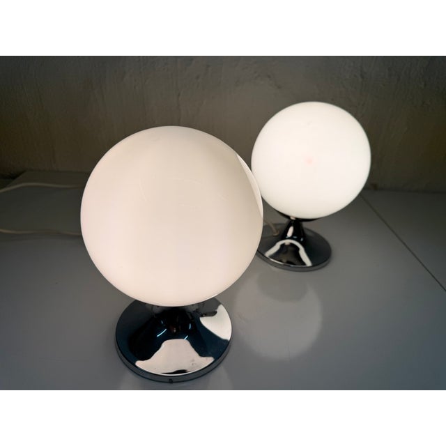 Small Vintage Space Age Spherical Table Lamps in Chrome and Glass, 1970s, Set of 2 For Sale - Image 4 of 7