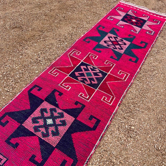 Textile Vintage 1940s Herki Runner Rug, Handwoven, Hot Pink Geometric Pattern Wool Rug For Sale - Image 7 of 8