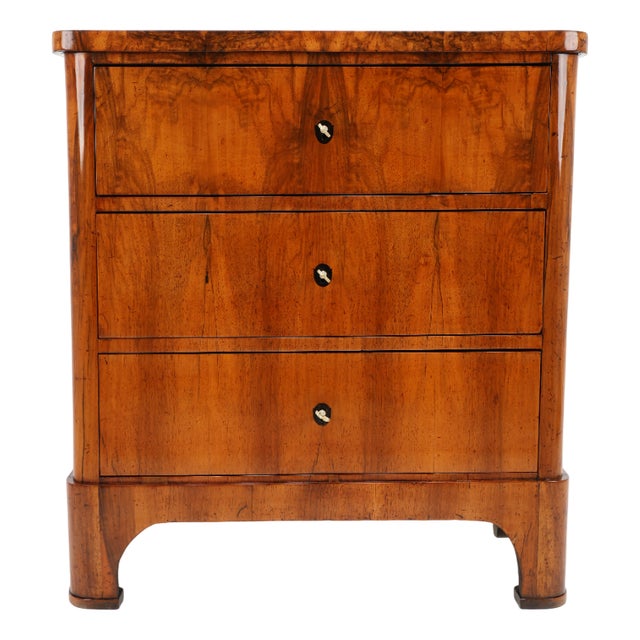 South German Biedermeier Chest of Drawers in Walnut, 1820s For Sale