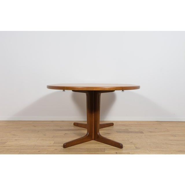 Mid-Century Modern Mid-Century Modern Round Extending Dining Table in Teak, Denmark, 1960s For Sale - Image 3 of 18