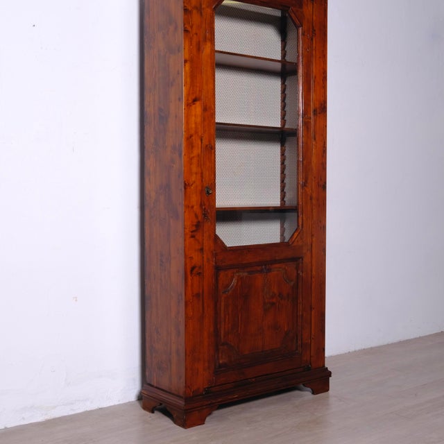 Bookcase in very good condition