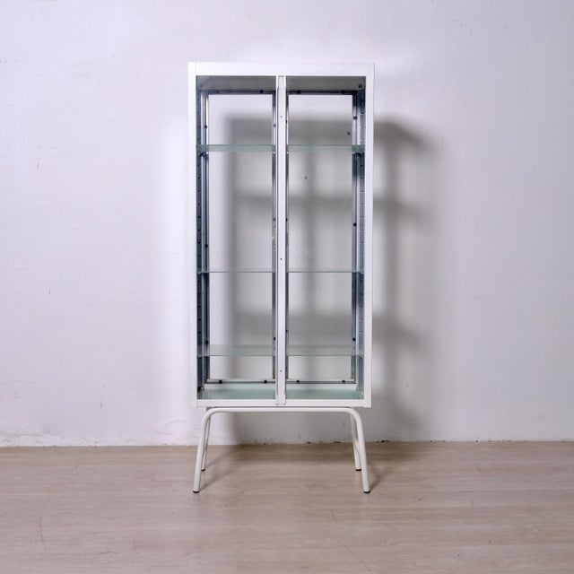 1950s Vintage Italian Medical Display Cabinet, 1960s For Sale - Image 5 of 12