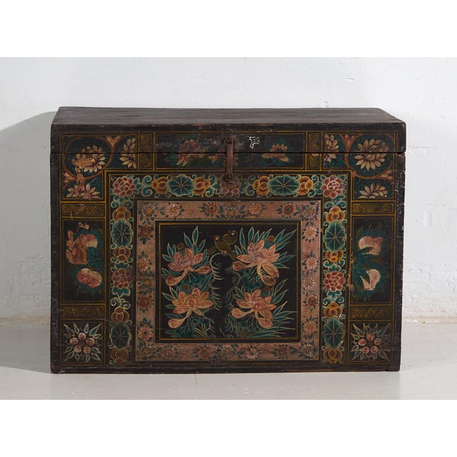 Antique Trunk with a Illustrated Magpies, China, 1900s For Sale - Image 5 of 9
