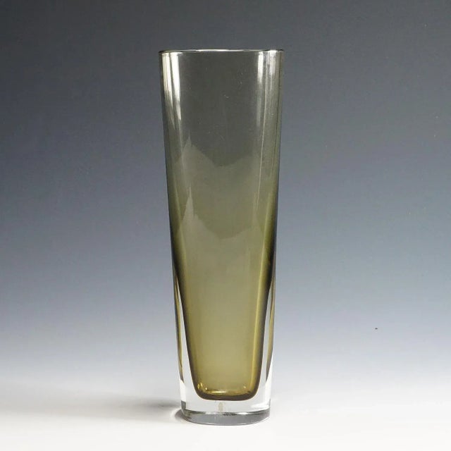A large Venetian Sommerso glass vase manufactured by Seguso Vetri d'Arte and designed by Flavio Poli in the 1960s. Clear...