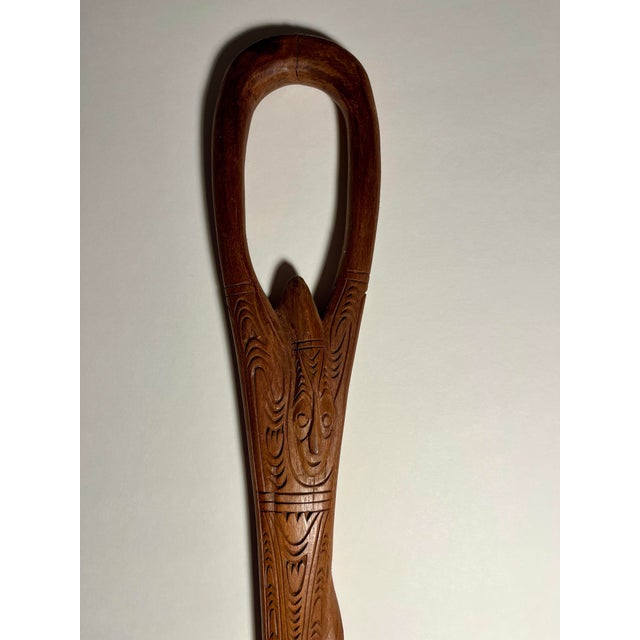 1970s Vintage Papua New Guinea Coastal Sepik Murik Lakes Hand Carved Walking Stick For Sale - Image 5 of 8