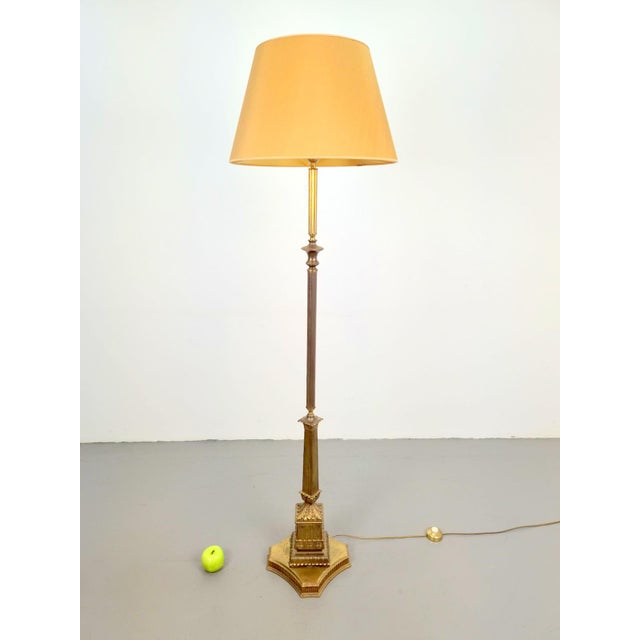 1970s Vintage Neoclassical Empire Column Floor Lamp in Brass and Gilt Bronze, France, 1970 For Sale - Image 5 of 10