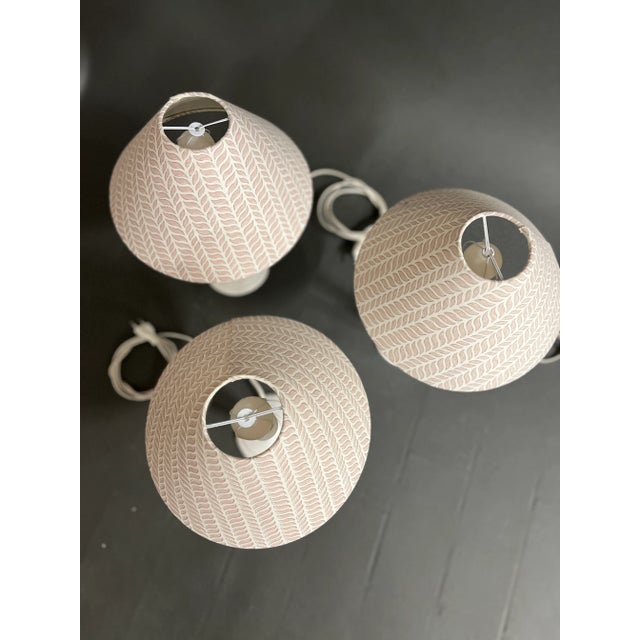 Vintage Table Lamp in White For Sale - Image 4 of 5