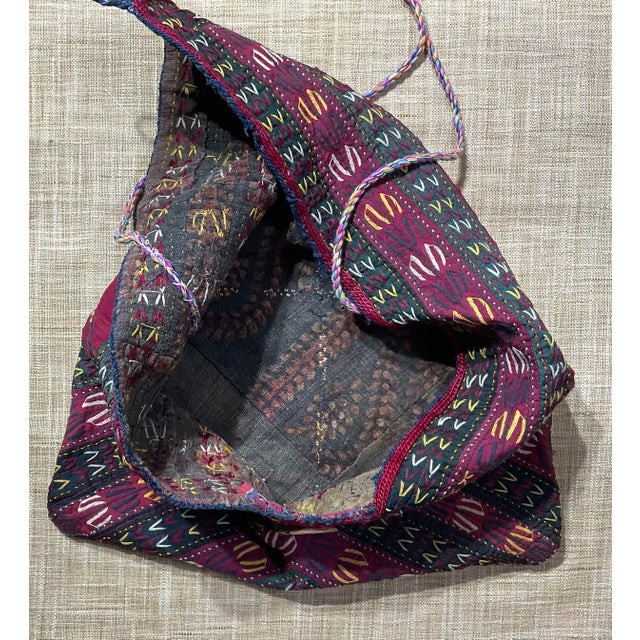Antique Uzbek Lakai Tribal Bag – Hand-Embroidered Silk Suzani Side Bag For Sale In Miami - Image 6 of 15