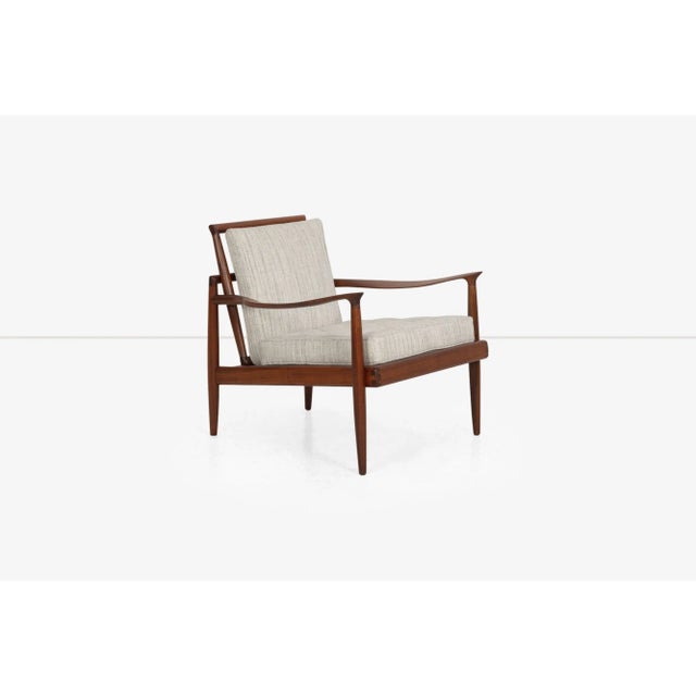 Sam Maloof "Hueter" Lounge Chair in Solid Walnut, 1950s This iconic lounge chair, a hallmark of mid-century modern design,...