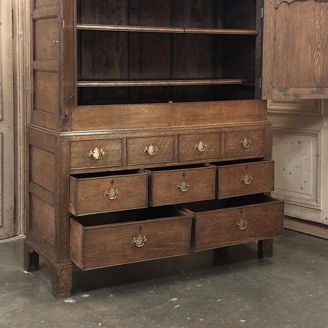 18th Century Georgian Period English Oak Linen Press For Sale - Image 17 of 18
