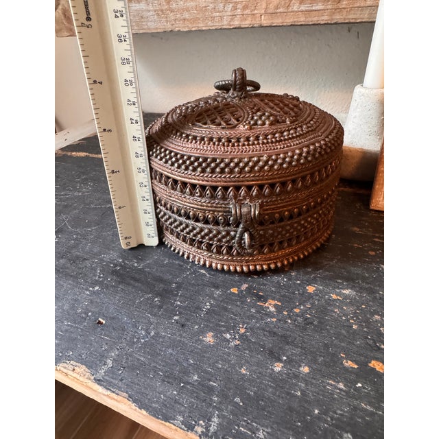 Pair of Vintage Handcrafted Brass Lidded Boxes With Ornate South Asian Metalwork For Sale In Tampa - Image 6 of 8