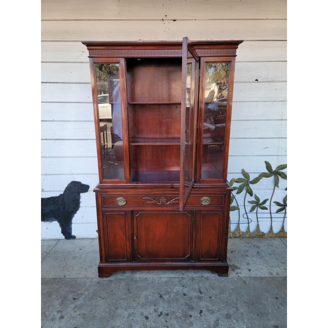 Vintage Traditional Mahogany Wood China Cabinet. For Sale - Image 10 of 18