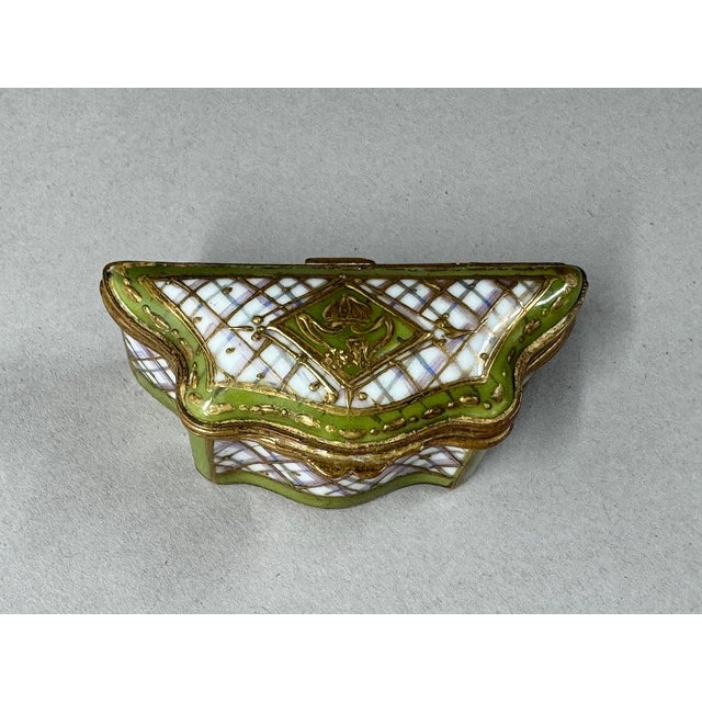 Manufacture de Sevres 1860 Sèvres Neoclassical Green Gold Porcelain Box For Sale - Image 4 of 9