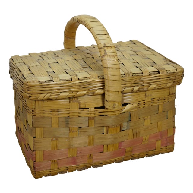 Vintage Woven Wicker Rattan Country Farmhouse Lidded Storage Basket 14" For Sale