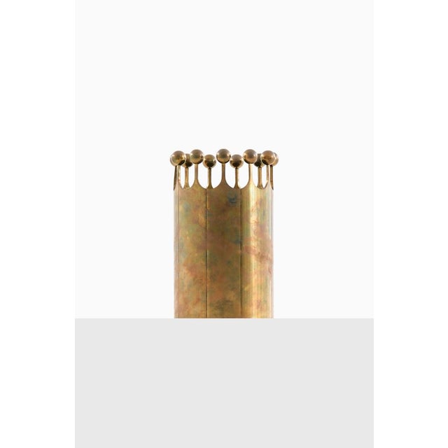 This rare brass vase, designed by Pierre Forssell and produced by Skultuna in Sweden during the 1950s, exemplifies the...