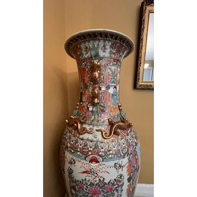 Pair of 4.6 Ft 20th-Century Monumental Vintage Chinese Rose Medallion Porcelain Palace Floor Vase & Carved Stand For Sale In Miami - Image 6 of 14