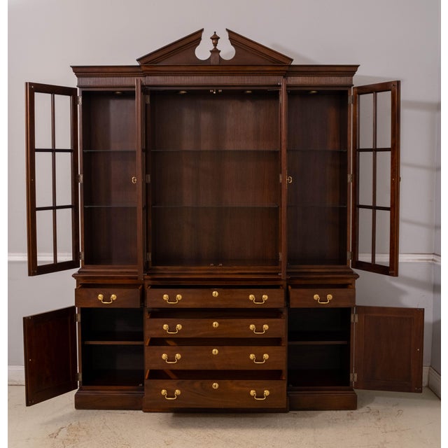 Age: C.1989 Details: Cambridge no 7 Finish Mahogany Dovetailed Drawer Construction High Quality Construction Pediment Top...