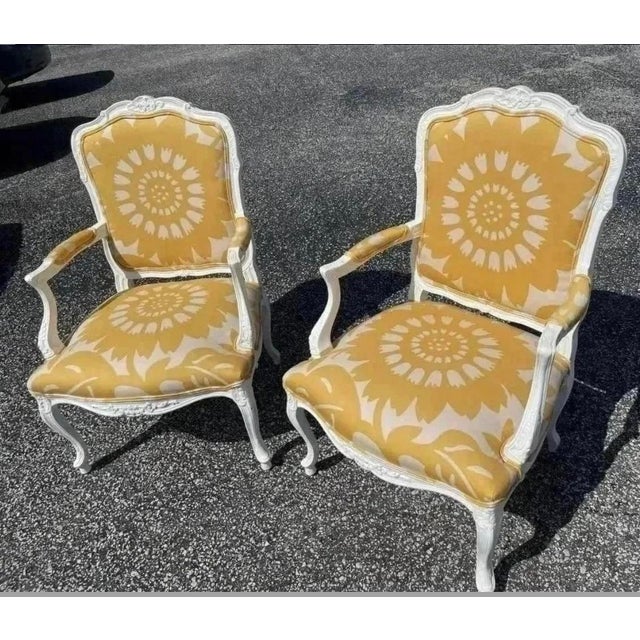 Pair of Vintage Italian Painted Bergere Chairs Upholstered in Yellow and White Linen For Sale - Image 4 of 12
