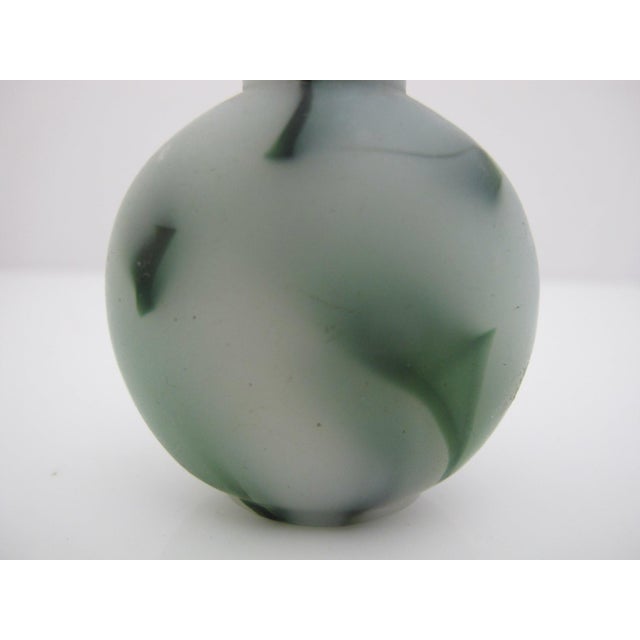 Early 20th Century Vintage Chinese Beijing Green Splash Glass Snuff Bottle For Sale - Image 5 of 10