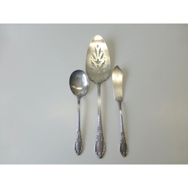 Mid-Century Modern 1950s Mid-Century Modern Enchantment 1881 Rogers Oneida Silver Plate Flatware Set Daffodil Flower - 42 Piece For Sale - Image 3 of 6