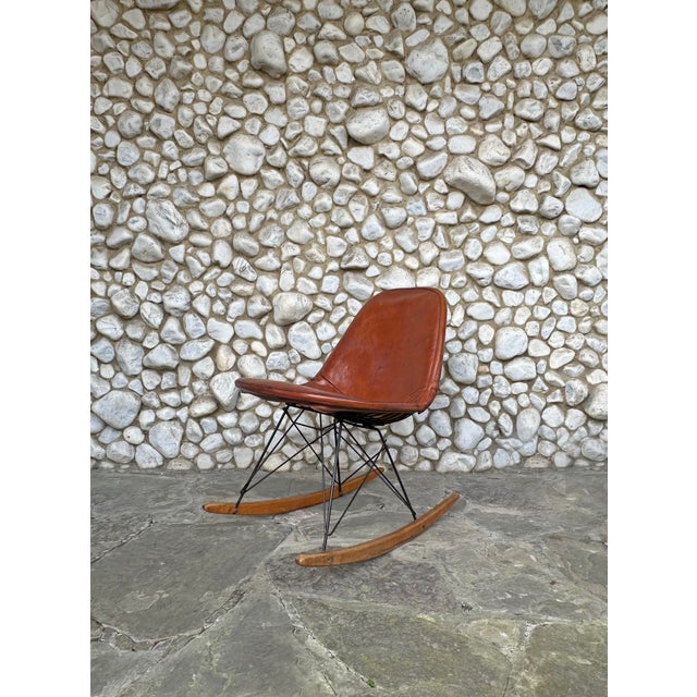 Early RKR-1 wire rocking chair by Charles & Ray Eames for Herman Miller, produced between 1951 and 1956. Original one-...