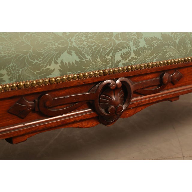 Antique American Renaissance Revival Style Carved Walnut Recamier Chaise Lounge For Sale - Image 15 of 18
