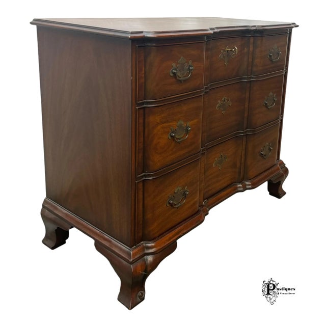 Vintage Kindel Georgian Style Mahogany Block Front Chest of Drawers / Commode For Sale In Greensboro - Image 6 of 12
