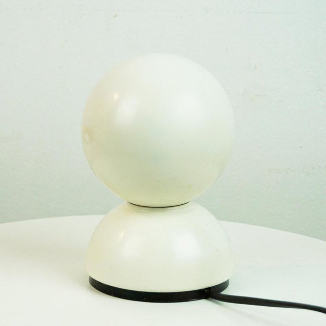 1960s White Eclisse Table Lamp attributed to Vico Magistretti for Artemide, Italy, 1960s For Sale - Image 5 of 15