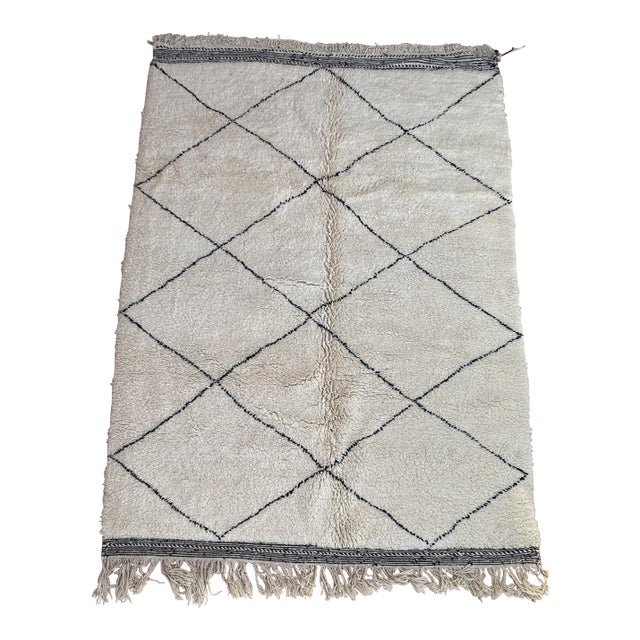 Moroccan Contemporary White & Cream Rug - 6'11" X 9'10" Ft For Sale