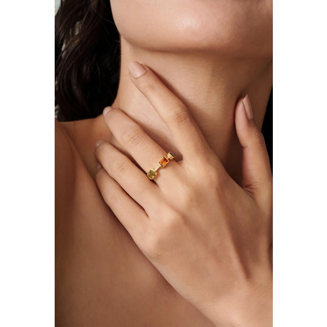 Royal Blue 1.92ct Emerald Cut Multi Sapphire & Diamond Three Stone Ring in 14k Yellow Gold Size 6 For Sale - Image 8 of 15