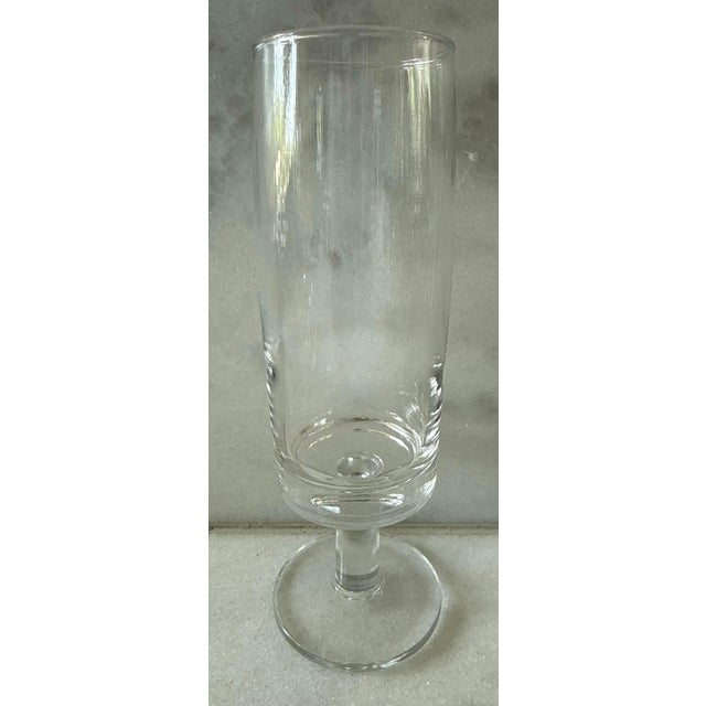 Set of 5 vintage champagne flutes in the style of Luminarc Cavalier circa 1970s, featuring short, tube stems and chunky...