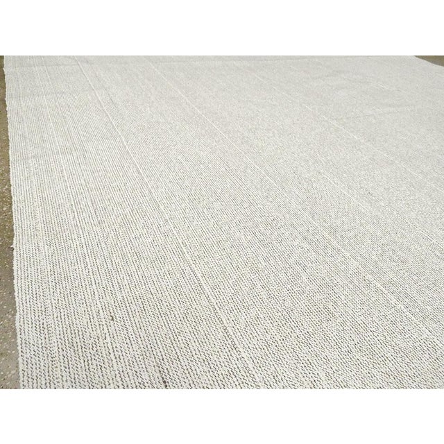 Mid 20th Century Galerie Shabab Collection Mid-20th Century Handmade Turkish Flat-Weave Kilim Room Size Carpet For Sale - Image 5 of 9