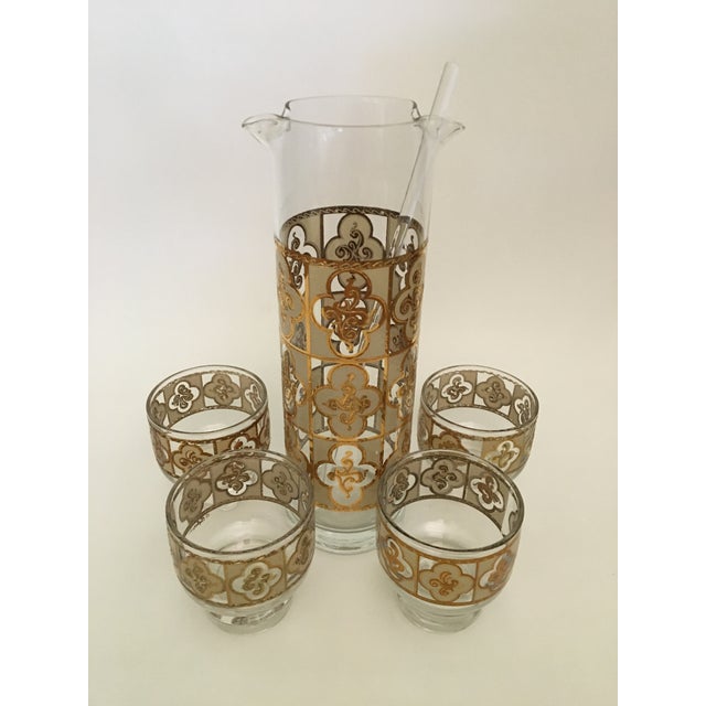 1960s Mid-Century Modern Culver Sallye Martini Pitcher & Four Footed Glasses- 6 Pieces Very Retro! For Sale - Image 5 of 5