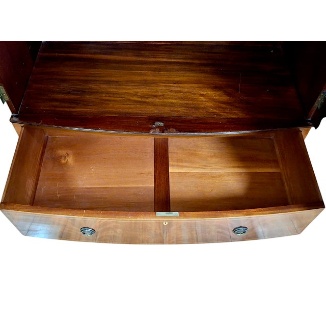 Early 20th Century Irish Flame Mahogany Bow Front Armoire in the Style of Robert Strahan & Co. For Sale - Image 12 of 13