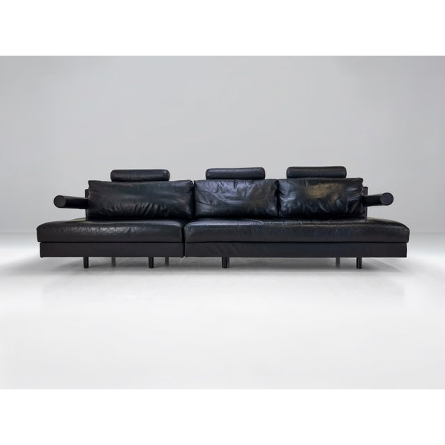 Luxurious and playful design classic from the renowned Italian house B&B Italia. The Sity sofa, designed by Antonio...