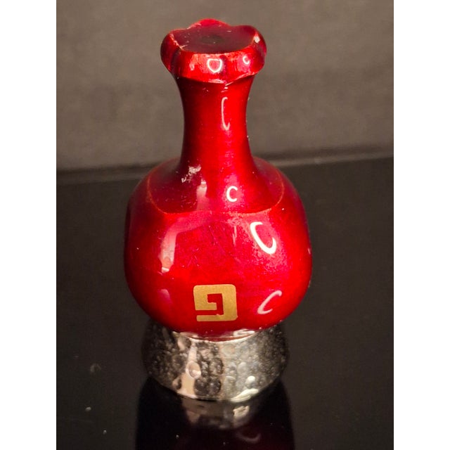 1990s Modern Enamel Pomegranate Dreidel Sevivon Solid Metal Gilt Hebrew Letters Base Stand For Sale - Image 10 of 14