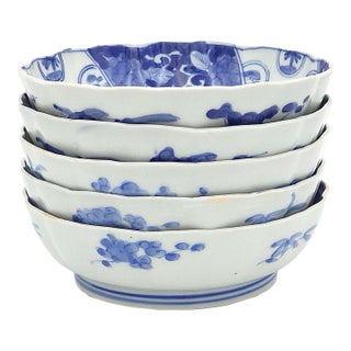 Set of 5 Arita Imari Blue and White Scalloped Bowls, 19th Century For Sale