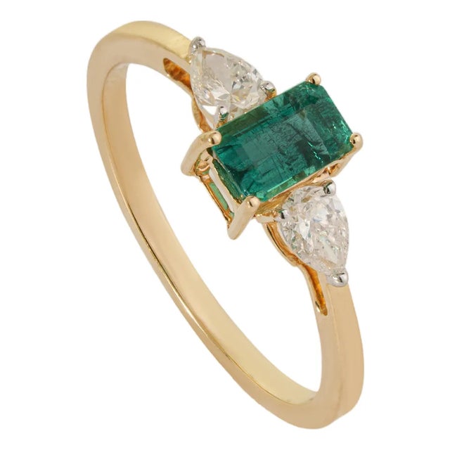 VRJewels 14k Gold Three-Stone Natural Emerald Pear Diamond Ring Size 5.5 For Sale