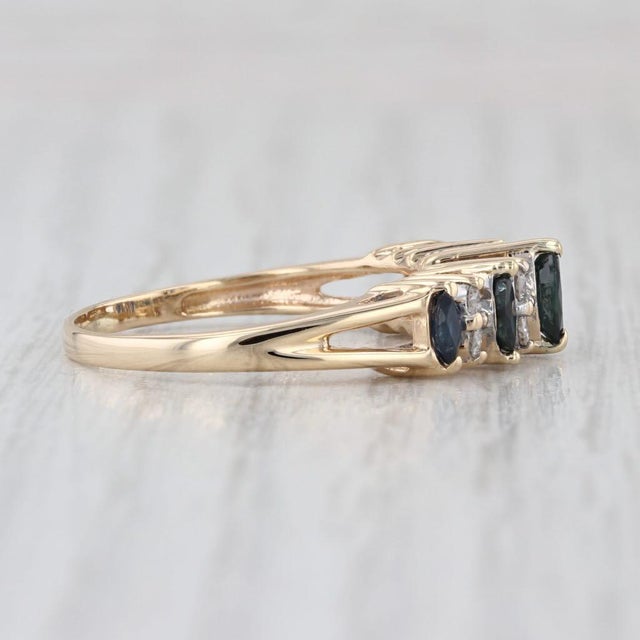 0.90ctw Tiered Blue Sapphire Diamond Rooftop Ring 14k Yellow Gold Size 8.25 For Sale In Greensboro - Image 6 of 8