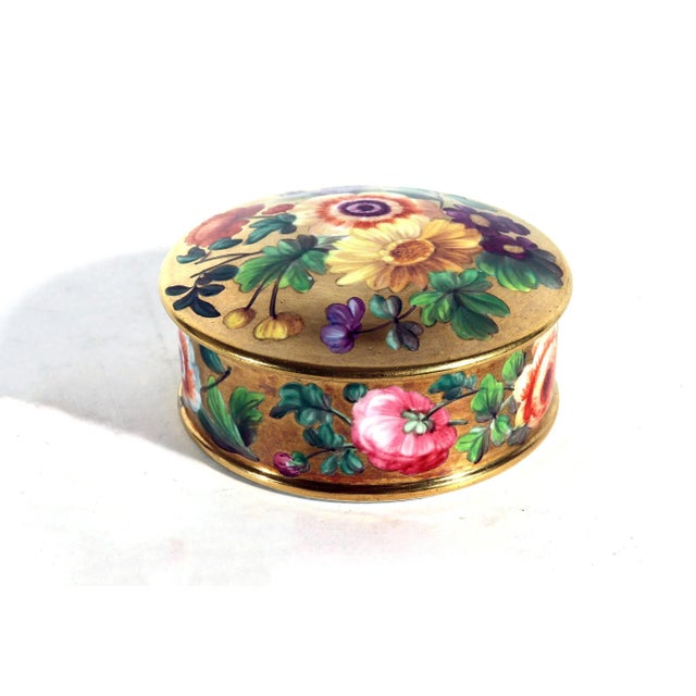 English English Porcelain Gold-Ground Botanical Patch Box With Irish References, "Forget Not Erin" Motto For Sale - Image 3 of 10